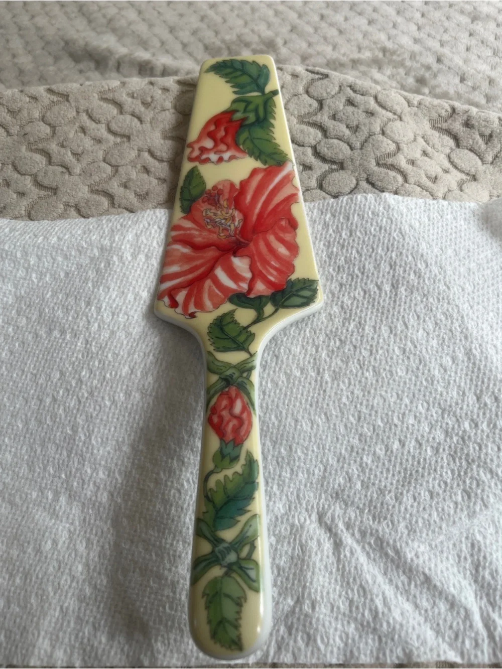 Andrea By Sadek Hummingbird Collection Ceramic Floral Hibiscus 10” Cake Server